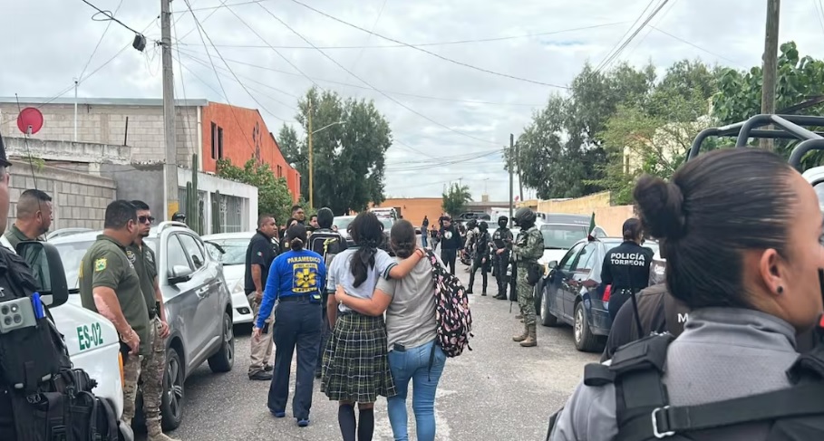 Caen dos presuntos agresores por asesinato de subdirectora en secundaria de Torreón Caen dos presuntos agresores por asesinato de subdirectora en secundaria de Torreón