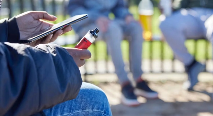 Las adolescentes estadounidenses vapean más que los jóvenes desde 2021, revela un estudio Las adolescentes estadounidenses vapean más que los jóvenes desde 2021, revela un estudio